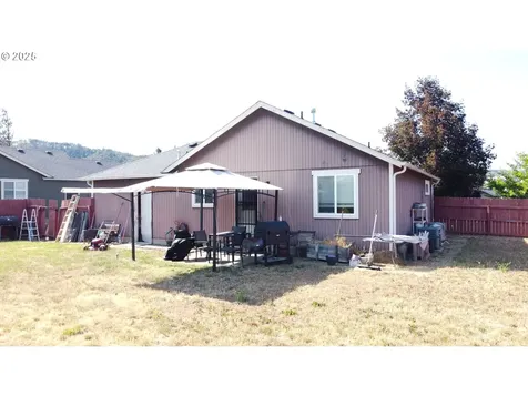 807 Callahan Drive Roseburg OR 97471
