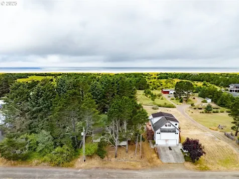 13907 N Street Long Beach WA 98631