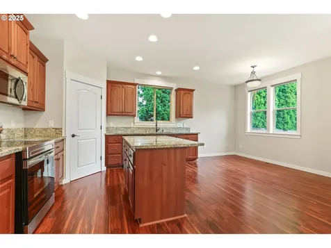 904 NW 105th Circle Vancouver WA 98685