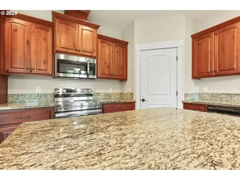 904 NW 105th Circle Vancouver WA 98685