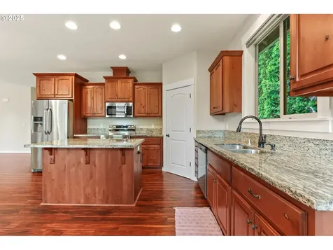 904 NW 105th Circle Vancouver WA 98685