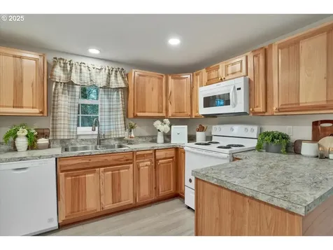 28227 Santiam Highway Sweet Home OR 97386
