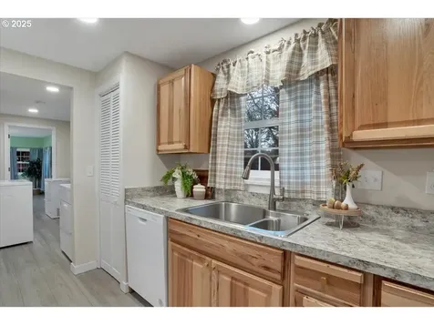 28227 Santiam Highway Sweet Home OR 97386