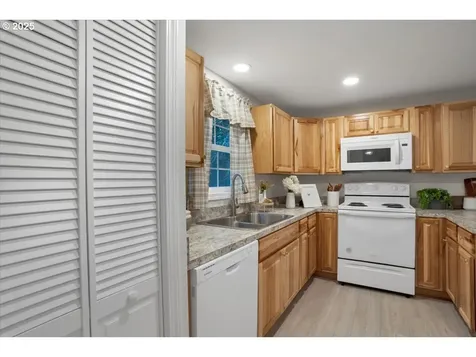 28227 Santiam Highway Sweet Home OR 97386