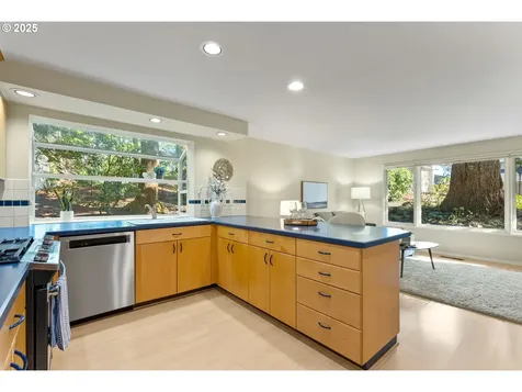 11 Touchstone Lake Oswego OR 97035
