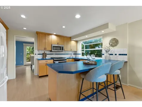 11 Touchstone Lake Oswego OR 97035