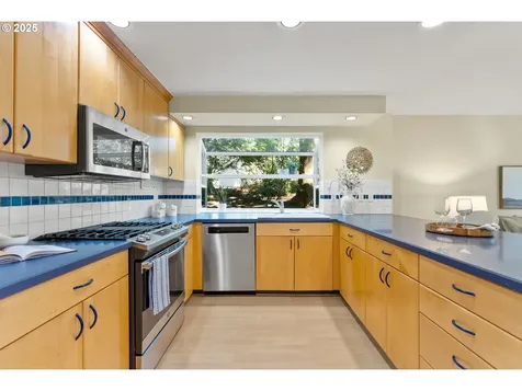 11 Touchstone Lake Oswego OR 97035