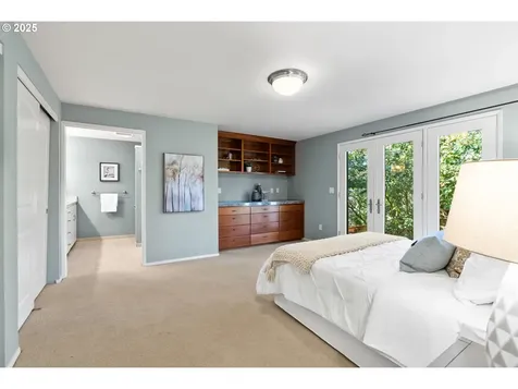 11 Touchstone Lake Oswego OR 97035