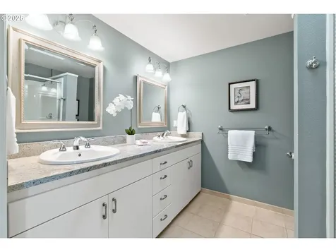 11 Touchstone Lake Oswego OR 97035
