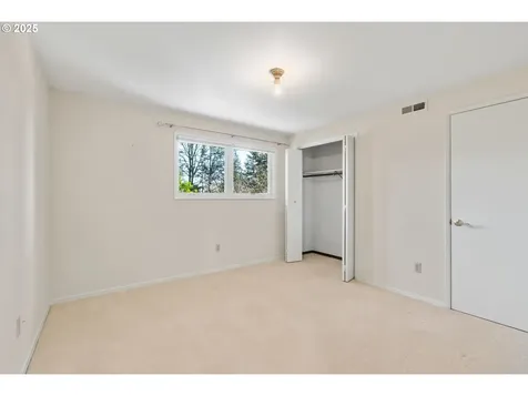 11 Touchstone Lake Oswego OR 97035