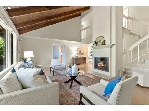 11 Touchstone Lake Oswego OR 97035