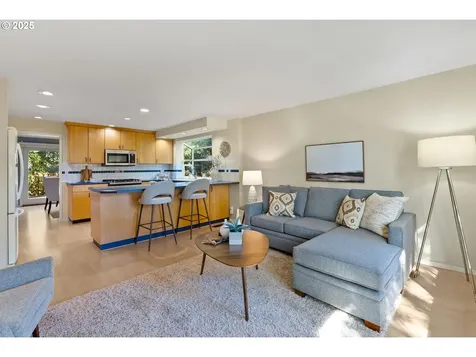 11 Touchstone Lake Oswego OR 97035