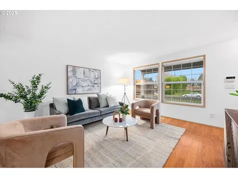 6921 N Macrum Avenue Portland OR 97203