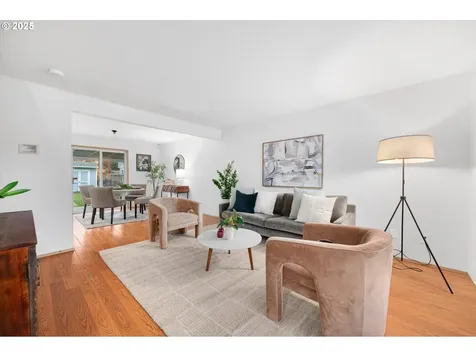 6921 N Macrum Avenue Portland OR 97203