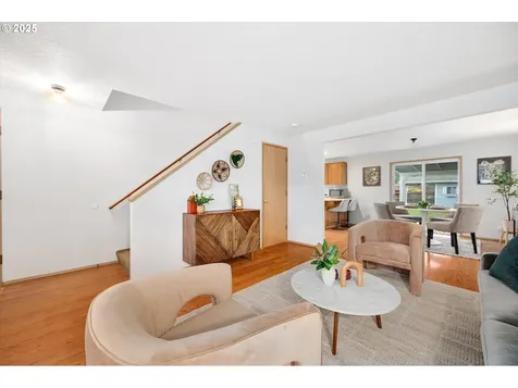 6921 N Macrum Avenue Portland OR 97203