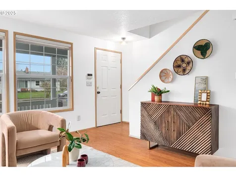 6921 N Macrum Avenue Portland OR 97203