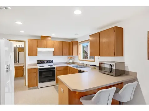 6921 N Macrum Avenue Portland OR 97203