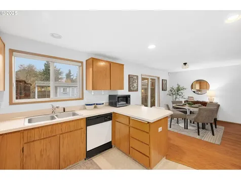 6921 N Macrum Avenue Portland OR 97203