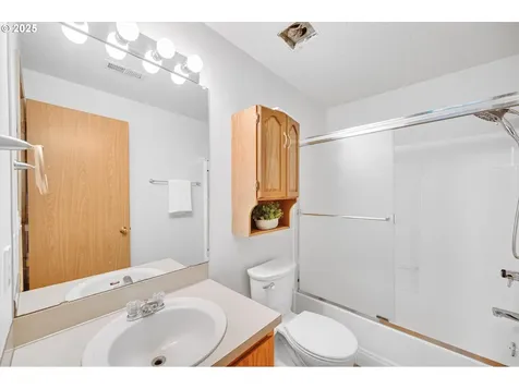 6921 N Macrum Avenue Portland OR 97203