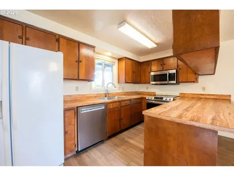 4631 Daisy Street Springfield OR 97478