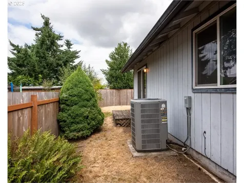 4631 Daisy Street Springfield OR 97478