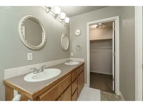 9900 NE 41st Court Vancouver WA 98686