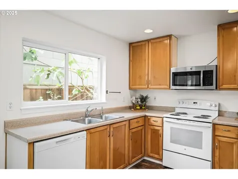 3059 W 15th Avenue Eugene OR 97402