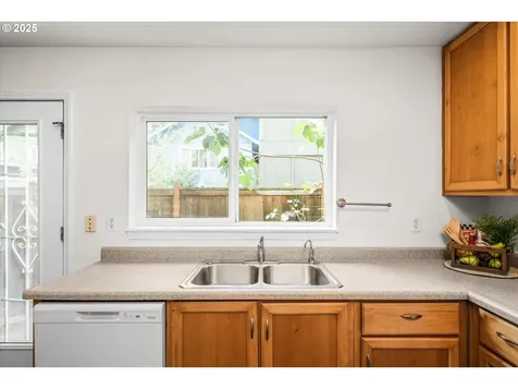 3059 W 15th Avenue Eugene OR 97402