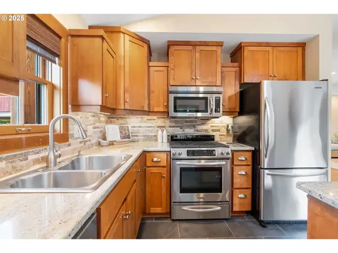 909 Nina Lane Hood River OR 97031