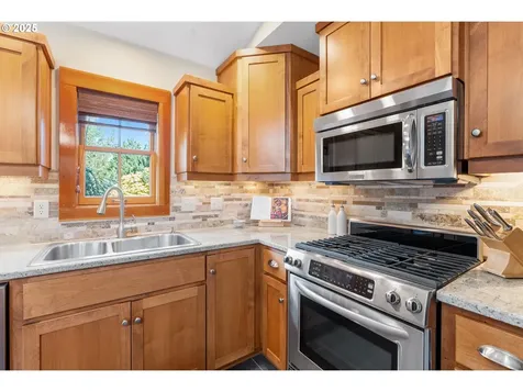 909 Nina Lane Hood River OR 97031