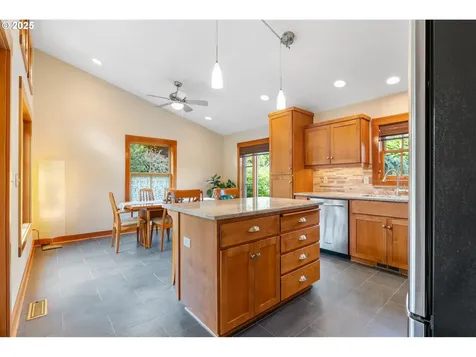909 Nina Lane Hood River OR 97031