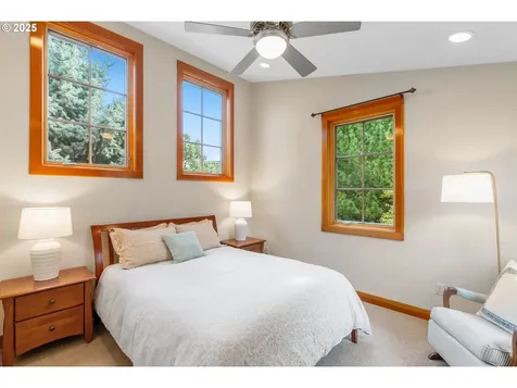 909 Nina Lane Hood River OR 97031