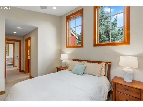 909 Nina Lane Hood River OR 97031