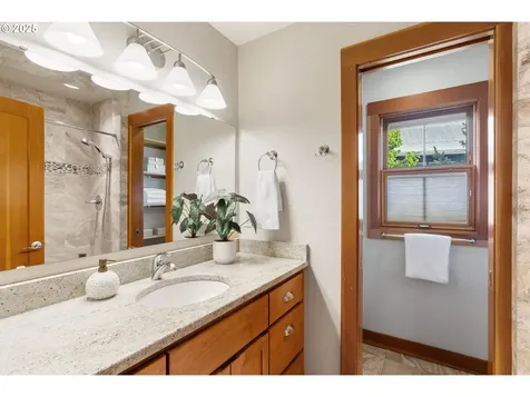 909 Nina Lane Hood River OR 97031