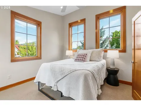 909 Nina Lane Hood River OR 97031