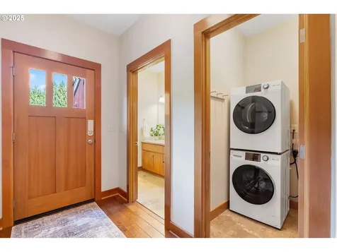 909 Nina Lane Hood River OR 97031