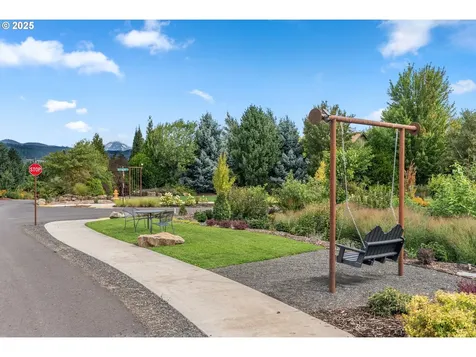 909 Nina Lane Hood River OR 97031