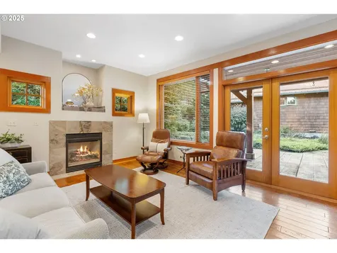 909 Nina Lane Hood River OR 97031