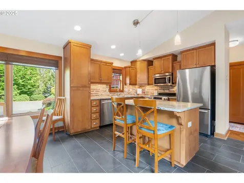 909 Nina Lane Hood River OR 97031