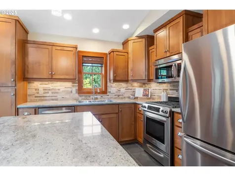 909 Nina Lane Hood River OR 97031