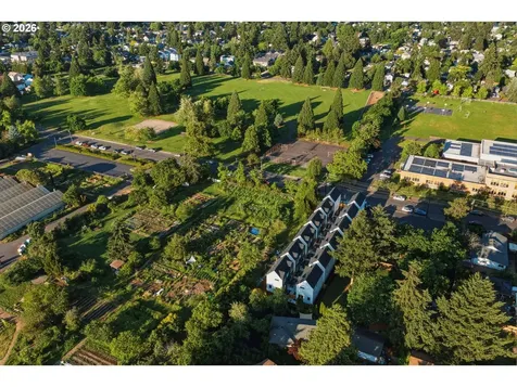 7033 SE 60th Avenue Portland OR 97206