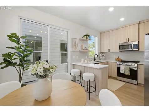 7033 SE 60th Avenue Portland OR 97206