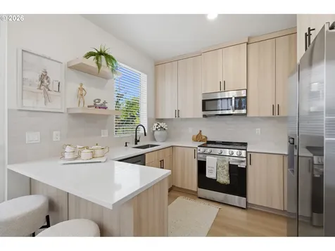7033 SE 60th Avenue Portland OR 97206