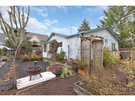 1065 Greenley Street Roseburg OR 97471