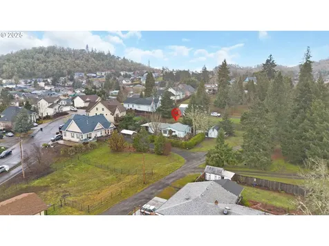 1065 Greenley Street Roseburg OR 97471
