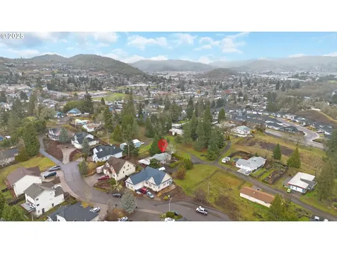 1065 Greenley Street Roseburg OR 97471