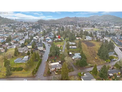 1065 Greenley Street Roseburg OR 97471