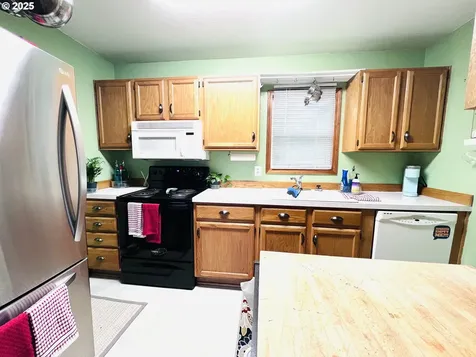 1065 Greenley Street Roseburg OR 97471