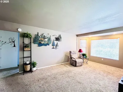 1065 Greenley Street Roseburg OR 97471