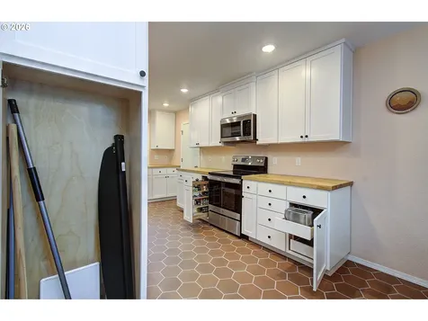 1301 NW 40th Street Vancouver WA 98660